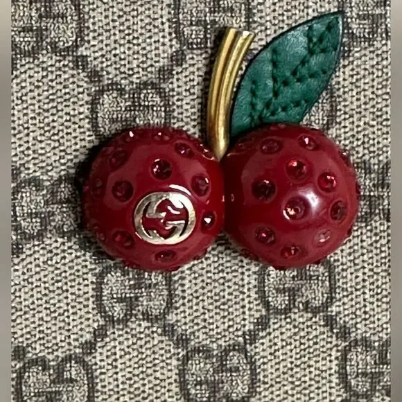 💯Authentic Gucci Beige/Red GG Supreme Canvas Cherry Zip Around Wallet🍀 - Picture 3 of 17